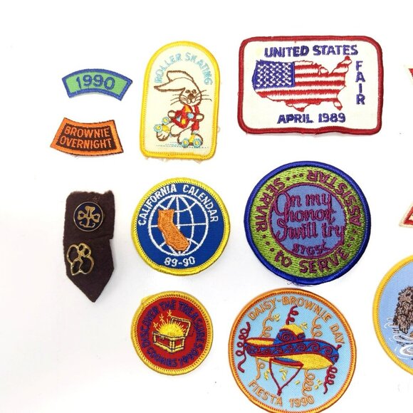 Vintage Girl Scouts Embroidered Patches Badges Assortment Set 1990 - Picture 2 of 5